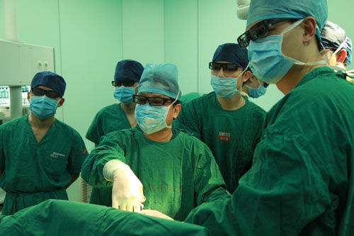 上海市第一人民医院开展沪首例3D胸腔镜食管