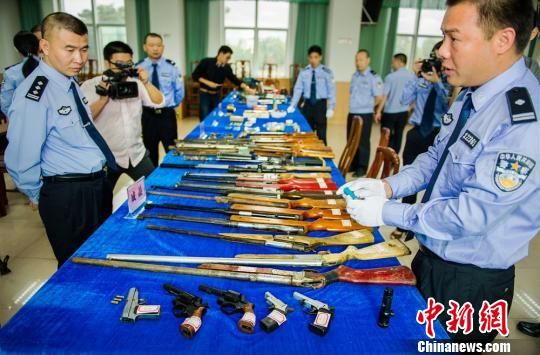 广东梅州兴宁侦破网络非法制贩枪支案 抓获7人