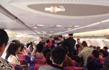 上海飞往乌鲁木齐两架航班分别备降兰州和南京