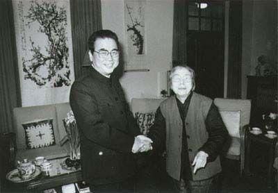 　1988年2月，邓颖超同李鹏在中南海见面。