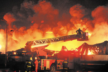 在消防一线弘扬雷锋精神