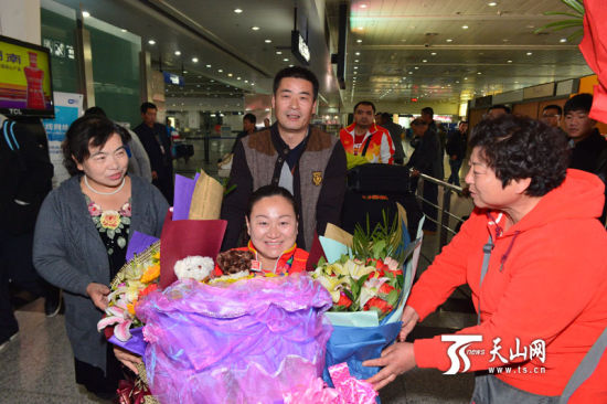 一人赢得一金一银 亚洲残运会冠军刘明载誉归