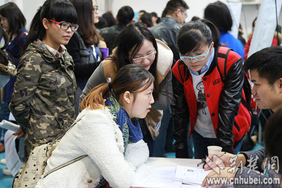 武汉轻工大学招聘会 工科女是香饽饽