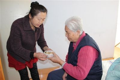 为空巢老人送饭_新浪新闻