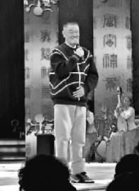 本山现身侃“20吨黄金”传闻