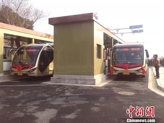 国内首条采用纯电池驱动快速公交（e Brt）开通 新浪新闻