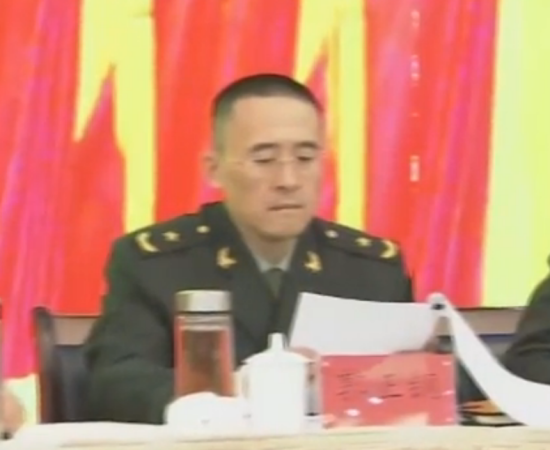 郭正钢佩戴少将军衔出席。（1月14日晚间浙江卫视视频截图）