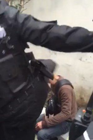 网传杭州"特警"打人 警方通报系保安与商户冲突