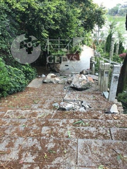 桂林滚石砸死游客现场图 图片来自微博