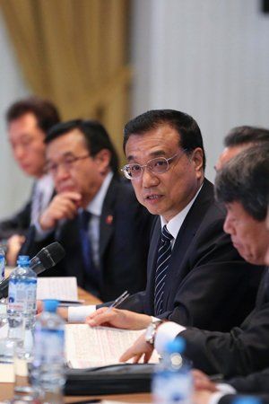 当地时间5月23日，中国国务院总理李克强在利马出席秘鲁中资企业座谈会。图/新华社  