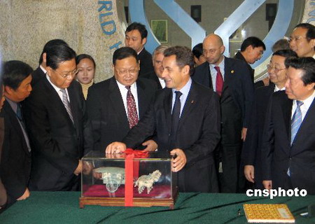 组图：法国总统萨科齐参观秦兵马俑博物馆