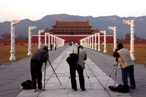 组图:南京日报姚强看横店