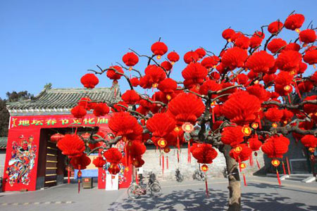 组图：北京春节庙会万余灯笼装点地坛公园