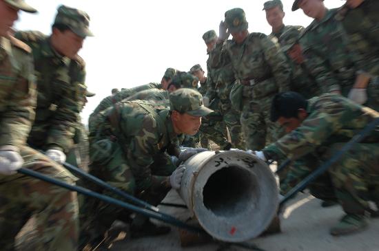 ͼ�ģ��Ͼ�����ĳ���ٱ��ڰ��˵��߸�