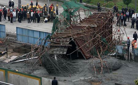 深圳地铁3号线工地发生坍塌事故3死2伤(组图)