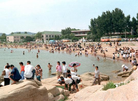 图文:1979年时的北戴河海滨浴场一角