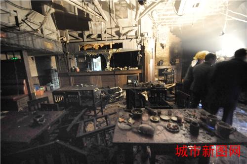 组图:福建长乐一家酒吧发生特大火灾15人死亡