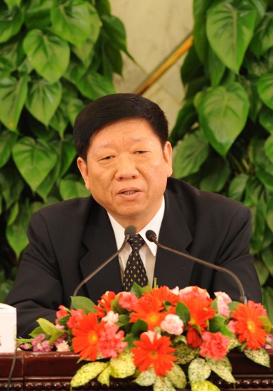 图文:人保部部长尹蔚民在答记者提问