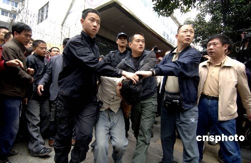 组图:福州警方成功处置一起劫持人质事件
