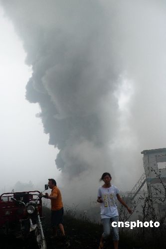 河南偃师市化工厂爆炸已致4人死亡上百人受伤