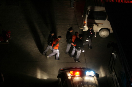 组图:非突发新闻类组照铜奖-重庆打黑风暴(3)