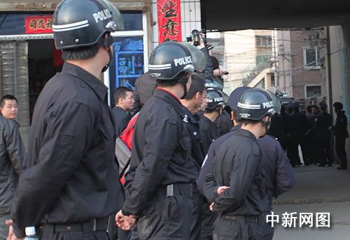 ���ݾ���Χ��48Сʱ���г�ǹɱ�˴�ͽ(��ͼ)