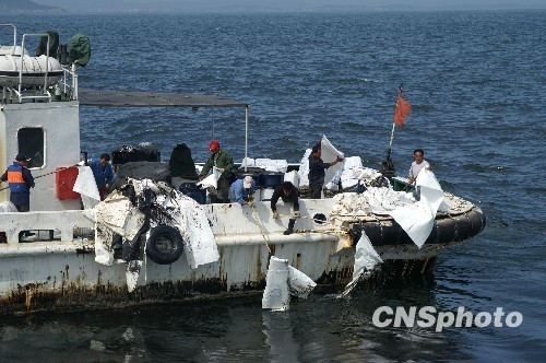 大连输油管道爆炸海上溢油达183平方公里(图)