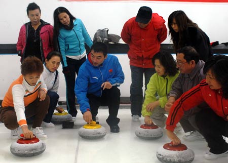 组图：黑龙江省冰上训练基地正式向社会开放