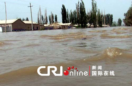 新疆和田河遭遇50年一遇洪水(组图)