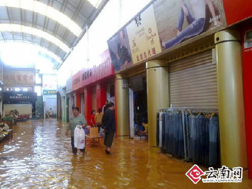 昆明呈贡县遇强降雨近8万人受灾(组图)