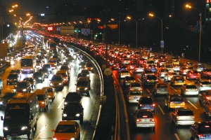 [转载]北京市区昨晚拥堵路段峰值超140条创纪录(图)