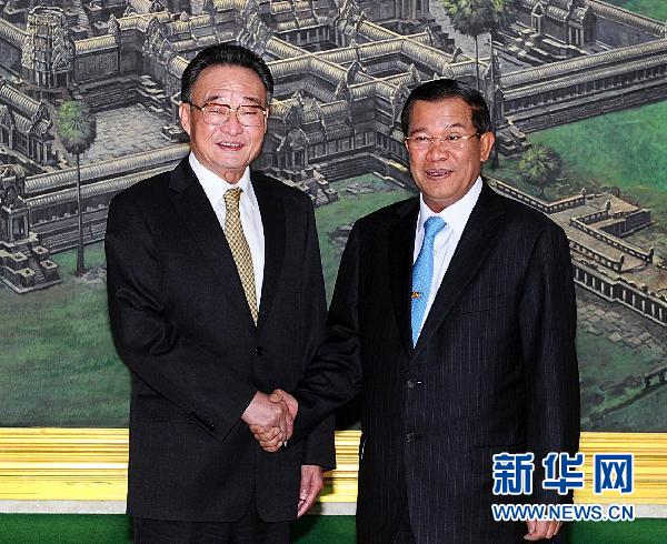 组图:吴邦国与柬埔寨首相洪森会谈