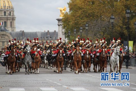 组图:法国共和国卫队盛装欢迎胡锦涛主席到访