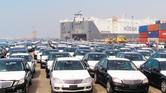 台中港进口736辆顶级轿车车商在码头旁交车(图)