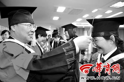 41名基层检察官获硕士学位(图)