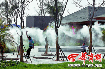 腾云驾雾?不,降温喷雾(图)_工业加湿器|湿膜,电极,干蒸汽,加湿器|工厂车间加湿设备|初效、中效过滤器|南京邦纳科技