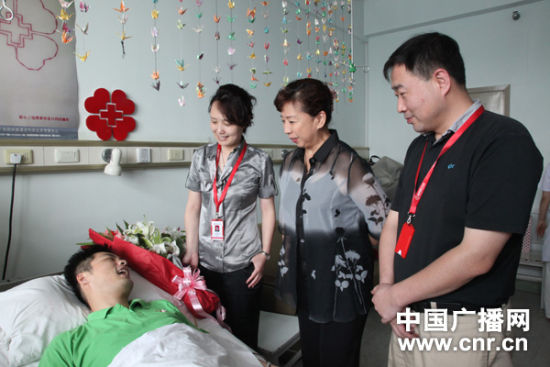 北京红十字会为子文颁发捐献造血干细胞荣誉证