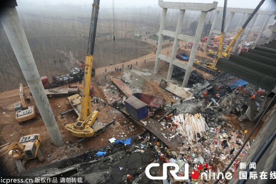 连霍高速义昌大桥垮塌事故现场。图片来源:孙