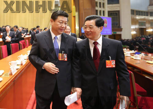 图文:胡锦涛与习近平在人大开幕会后交谈|两会