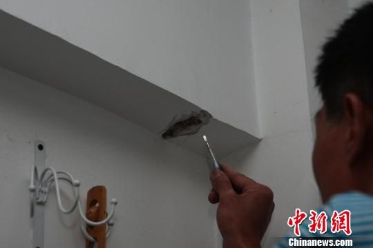 25�գ������̸����˱�ʾ����ϵɽ��ʡ������ѧ�о�Ժ�Ը�¥���м�����⡣ 