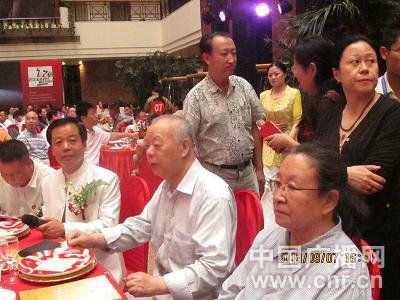 ë��Ů����ګ��Ů���������ڼα�ϯ����