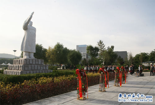 宁夏师范学院举行毛泽东塑像落成庆典(图)|毛泽