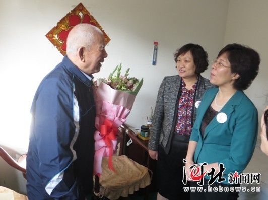 重阳将至石家庄市妇联开展活动为老人送祝福(图)