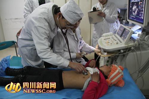 13名西藏先心病患儿入住成都军区总医院(图)