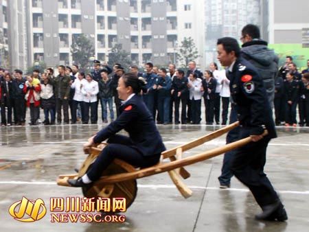 成都郫县产业工人举办社区冬运会(图)