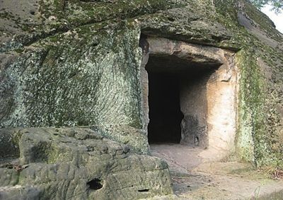 重庆三峡库区腹地现近50座神秘古石屋图