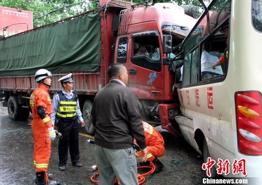 5月26日9时30分许,贵州省黔南州独山县基长镇阳地村发生一起交通事故