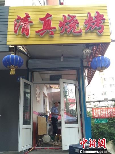 哈尔滨市一饭店发生爆炸事故致1人受伤 解培华 摄