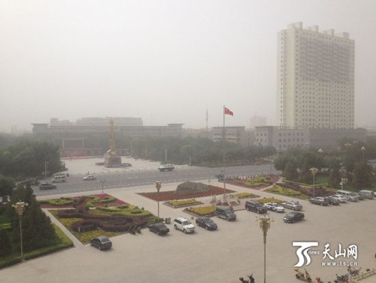 新疆轮台县八月份出现罕见沙尘天气(组图)