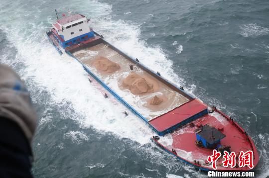 渤海湾五艘船舶因大风进水遇险 26名船员全部